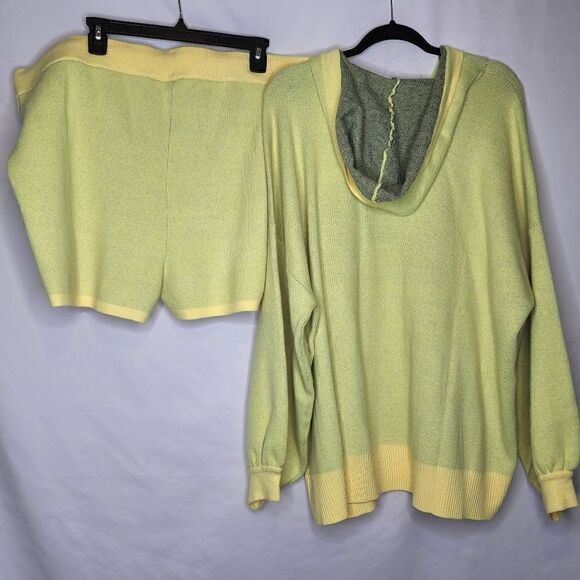 6X 30W Torrid Yellow Crop Sweater Hoodie Short Set Bolt Heart Luxe Cozy Lovesick - Picture 5 of 8